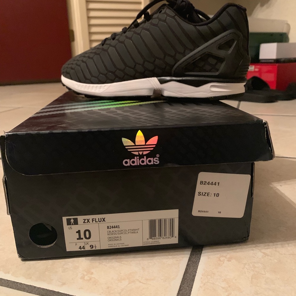 ZX FLUX XENO REFLECTIVE SIZE 10 RARE SHOE